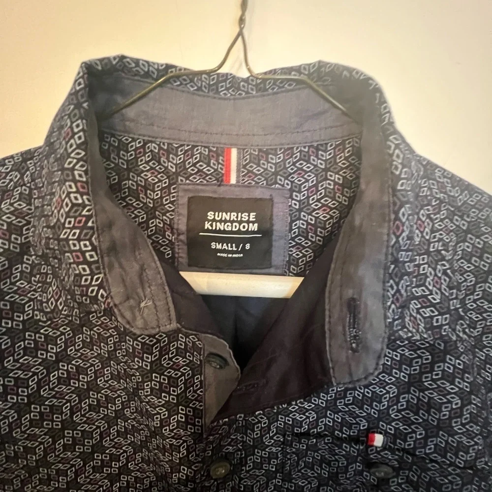 SUNRISE KINGDOM BOYS SMALL (SIZE 8) LINED SHIRT. NAVY BLUE